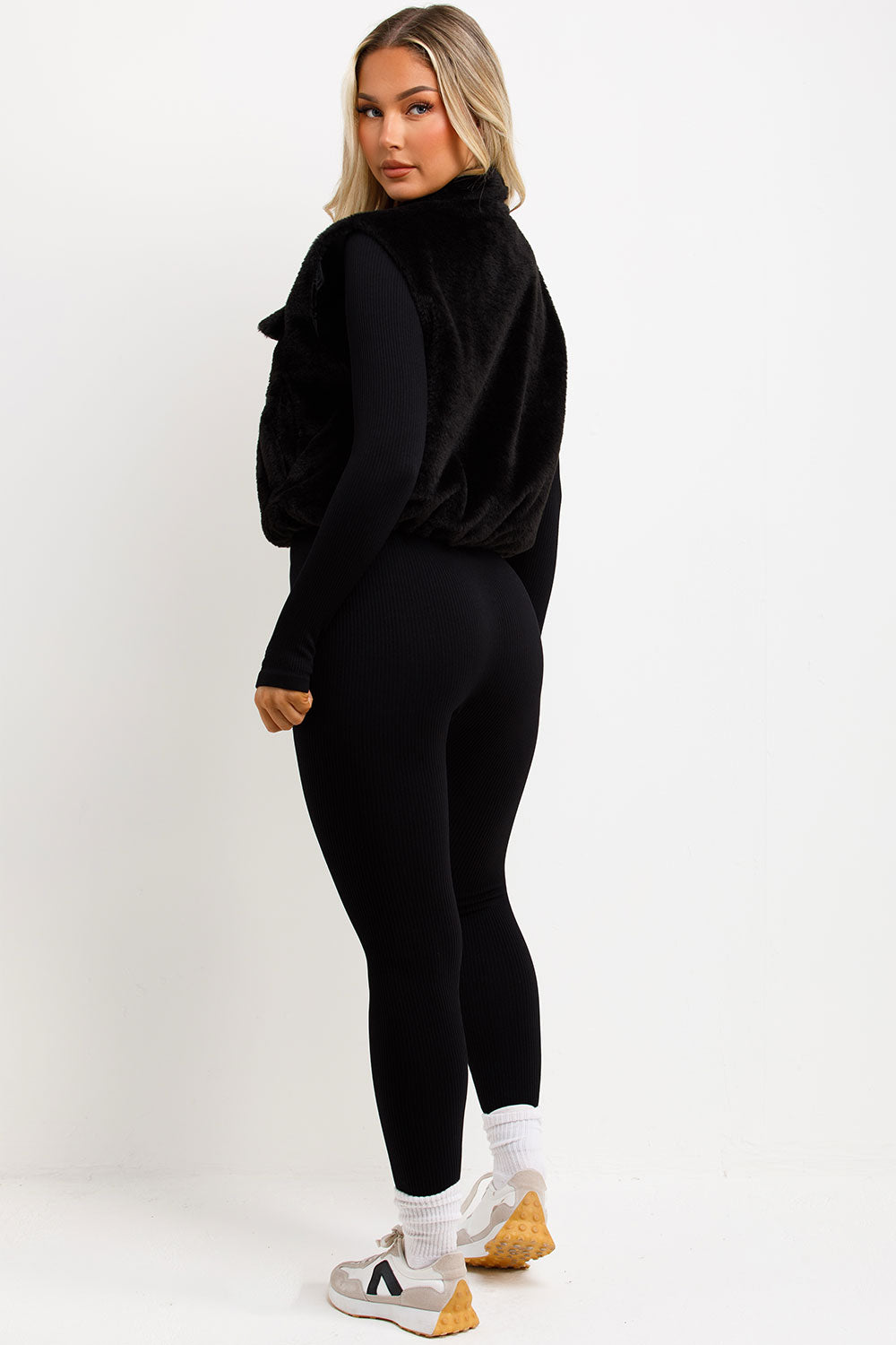 Teddy Gilet Cropped Black | Xtralitty